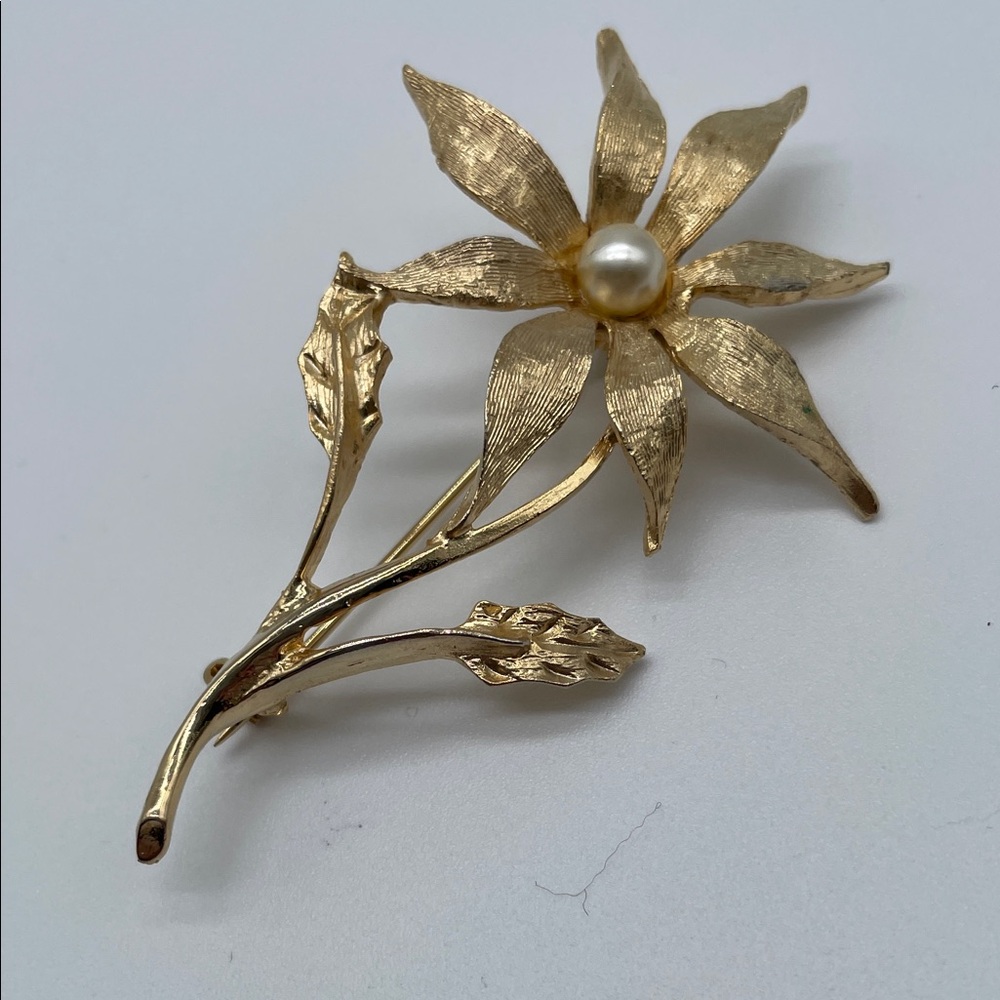 Dodd Gold Floral Brooch with Pearl Center